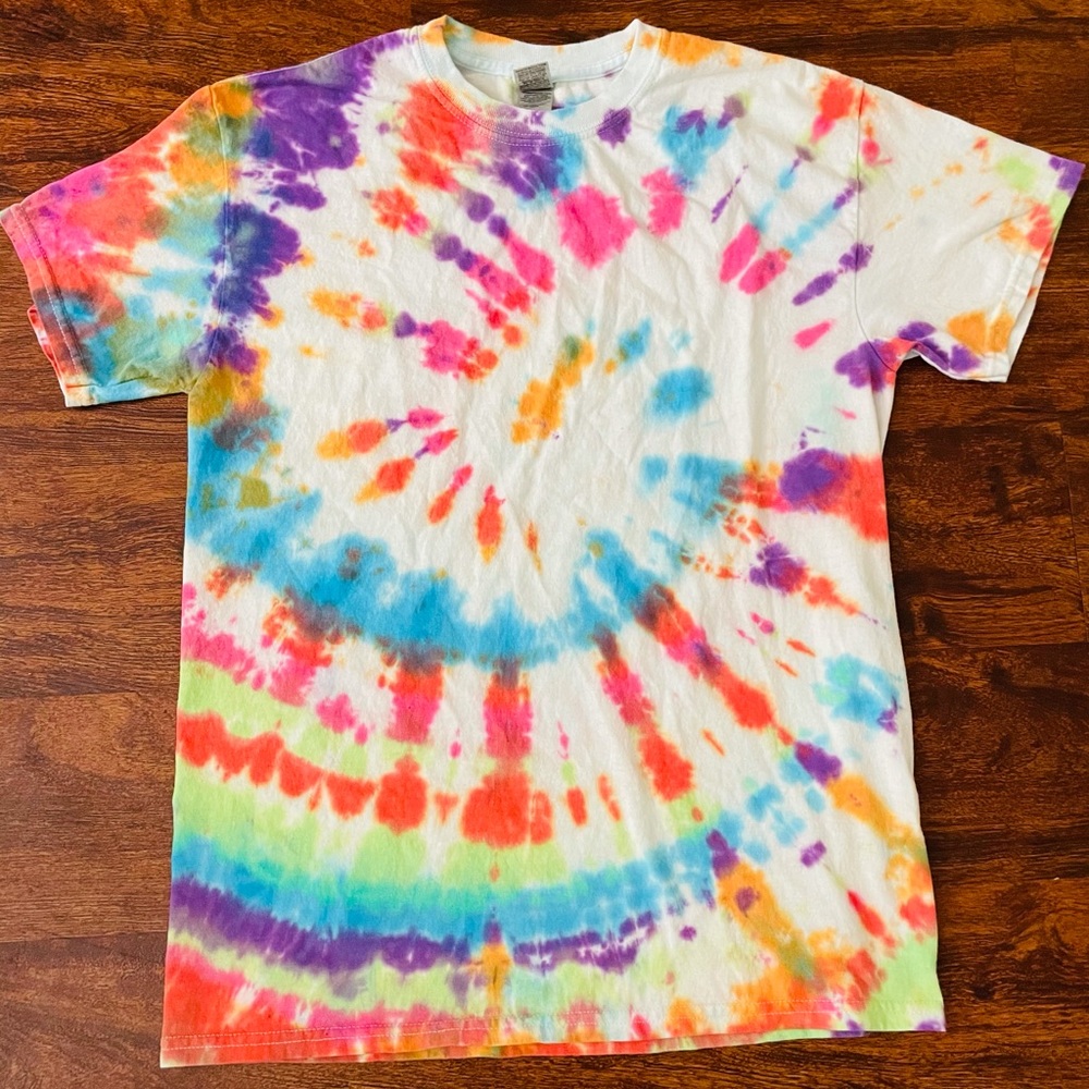 Tie dye shirt size M
